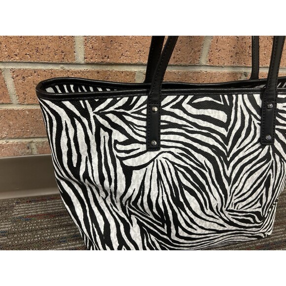 Michael Kors Zebra Signature Carter Large Open Tote bag #30T1SZPT3I - Picture 15 of 16